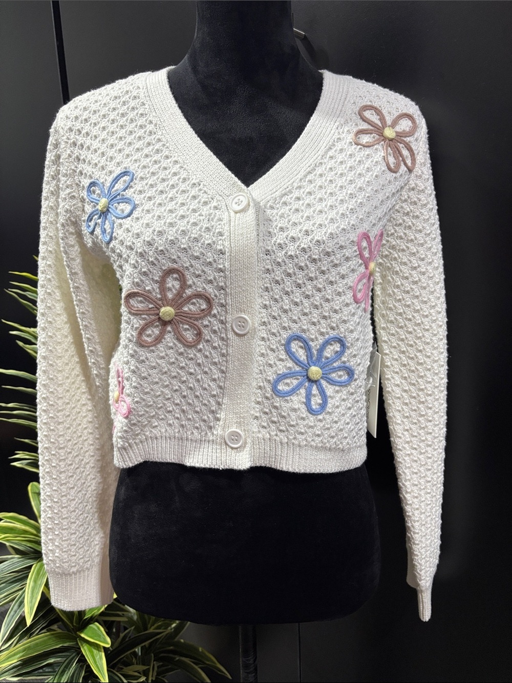 Sage & Oak textured knit,rope floral detail, button-down V-neck ,crop cardigan